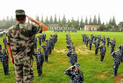 上海121军事冬令营让我们学会承担责任