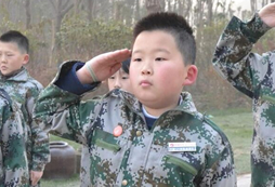 上海121军事集训营帮助孩子提高责任心