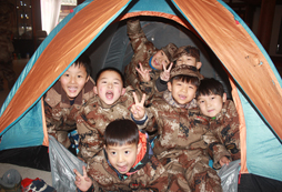 军事冬令营的磨练让孩子更能体会人生道路的坎坷
