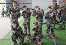 北京军事冬令营让孩子感受军营熏陶