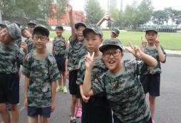 广州冬令营让青少年走入军校体验生活
