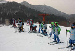 来北京滑雪营改变低落情绪最受欢迎的活动