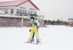 参加滑雪冬令营玩转最炫酷的冰雪大世界！