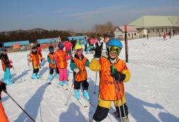 这个冬天，一起去滑雪冬令营寻找“冰雪童话梦”！