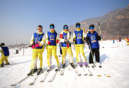 适合小学生的滑雪冬令营课程有哪些？