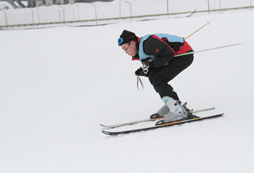 参加滑雪冬令营在浩瀚的雪源中任意驰骋！