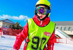 参加滑雪冬令营让孩子度过一个快乐的寒假