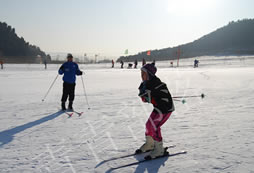 为期6天适合初学者的室内滑雪冬令营活动