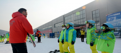 在湖北滑雪冬令营中碰撞出成长色彩！