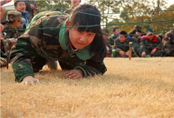 寒假女孩子军训活动能在学习中自由发挥