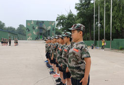 中国军事将帅冬令营树立孩子的爱国心