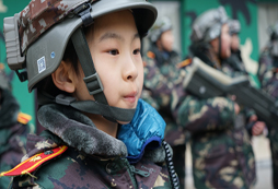 军事冬令营帮助孩子改掉不良习惯