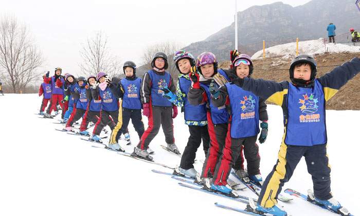 热爱滑雪的孩子们
