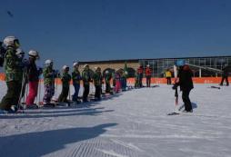 巨人滑雪冬令营带你从基础开始滑雪！