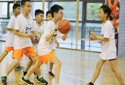 寒假篮球冬令营是怎样训练孩子的？