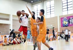 参加篮球冬令营全面提高孩子的综合能力