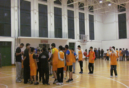 参加青少年篮球冬令营需要多少钱
