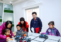 乐博士机器人冬令营培养孩子勤劳动手能力！