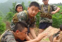 领袖冬令营以军事训练培养孩子优秀领导力！