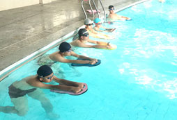 乐黎体育游泳冬令营课程特点有什么？