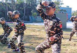 深圳军事冬令营让孩子体验真实部队生活！