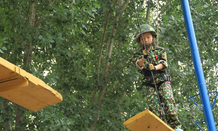 在中国少年军旅挑战自我