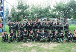 青少年军校冬令营带孩子了解特种兵部队