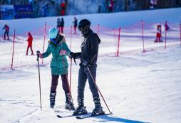 让孩子参加滑雪冬令营有什么意义和好处
