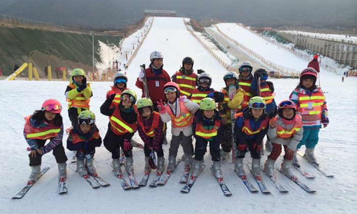 冬令营滑雪活动小集体合照