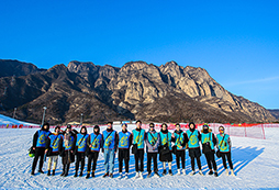 参加YuYoung青少年营地滑雪冬令营让孩子体验冬天的快乐