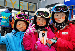 参加YuYoung青少年营地滑雪冬令营体验冬天的快乐