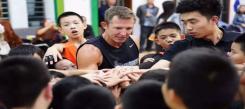 来武汉青少年篮球冬令营学习高超的篮球技巧！