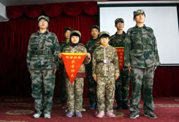 上海西点军事教会孩子正确的“争”与“让”