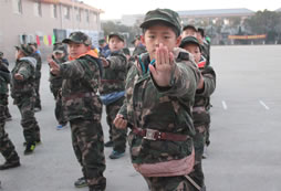 上海西点军校培养子女树立正确金钱观