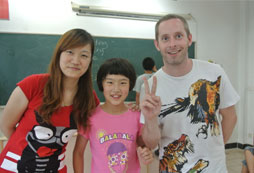 今年假期让外教老师教孩子英语