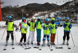 有适合小学生参加的滑雪冬令营吗？