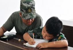 心智冬令营让孩子通过军事训练得到成长！