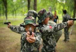 中学生军事冬令营让孩子青春期不再叛逆！