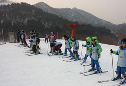 滑雪加强冬令营拥有锻炼心智的环境