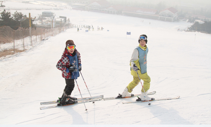 登山雪山之巅