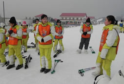 北京巨人冬令营练习滑雪前的准备
