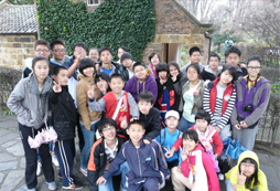 与当地师生进行零距离英文交流