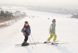 登山雪山之巅