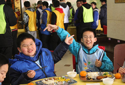 巨人冬令营营地开营及用餐照片