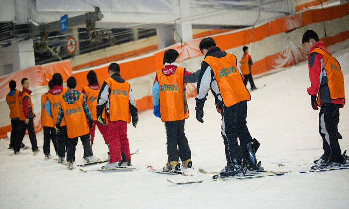 北京泡泡滑雪冬令营在冰雪世界里挑战自我