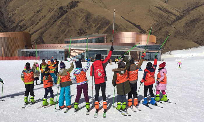 小学生可以参加四川滑雪冬令营吗？