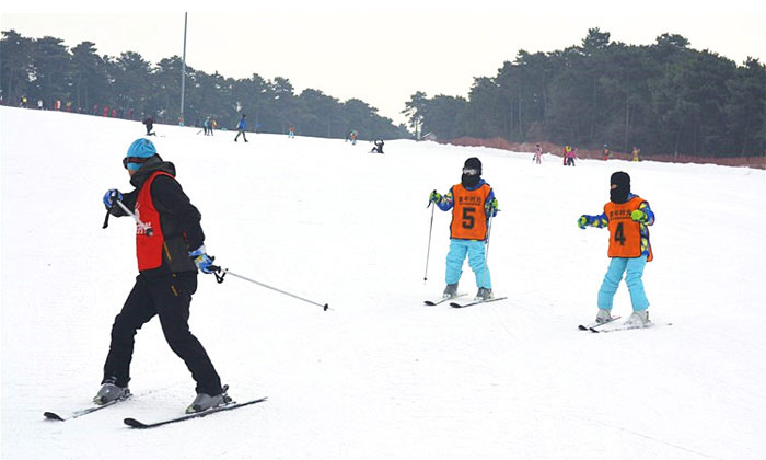 练习滑雪