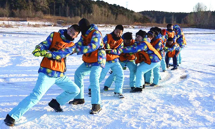 雪地拔河