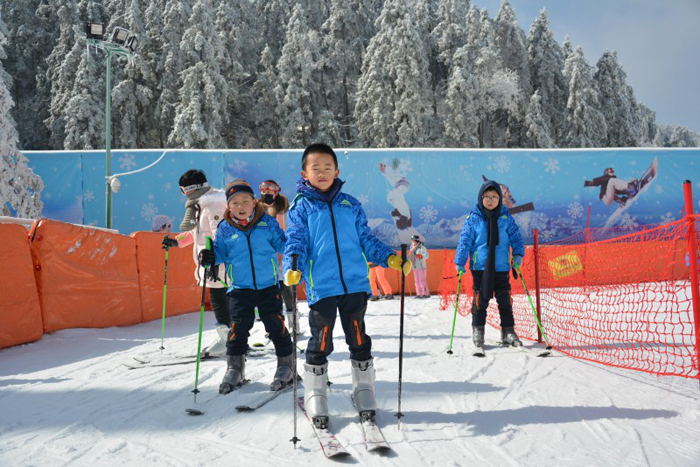 江南冬季野外滑雪场，好玩不贵，教练1对1指导，让每个孩子都能掌握高山滑雪技巧